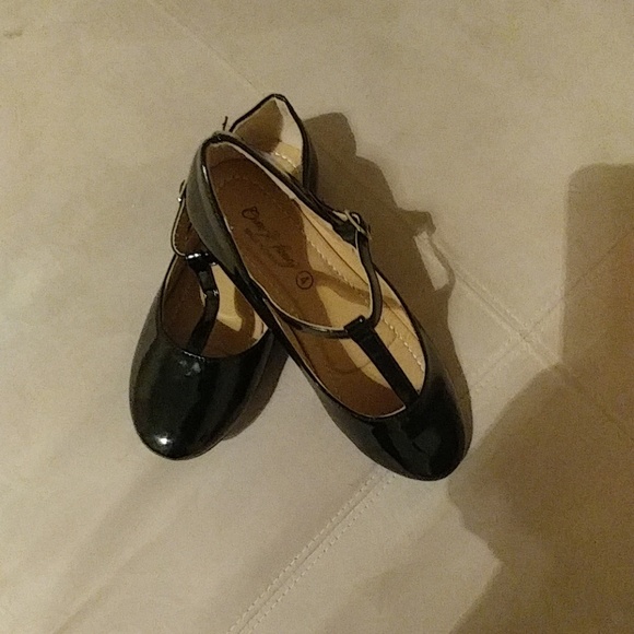 Shoes - Picture 2 of 3